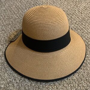 Chic Women's Tan and Black Sun Hat